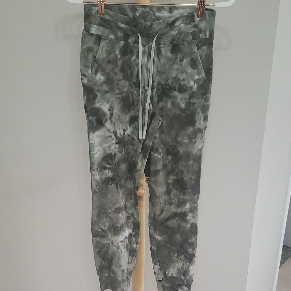 Ready to Rulu High-Rise Jogger
7/8 Length